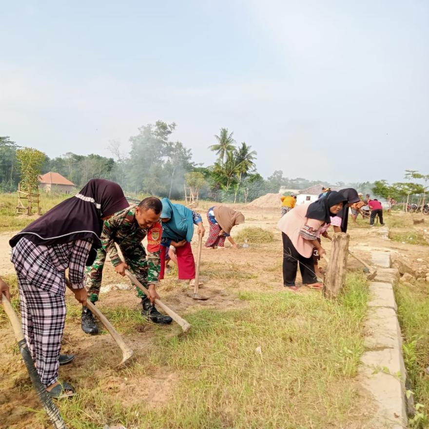 Tanamkan Cinta Kebersihan Masyarakat Desa Gedung Boga Laksanakan Gotong Royong